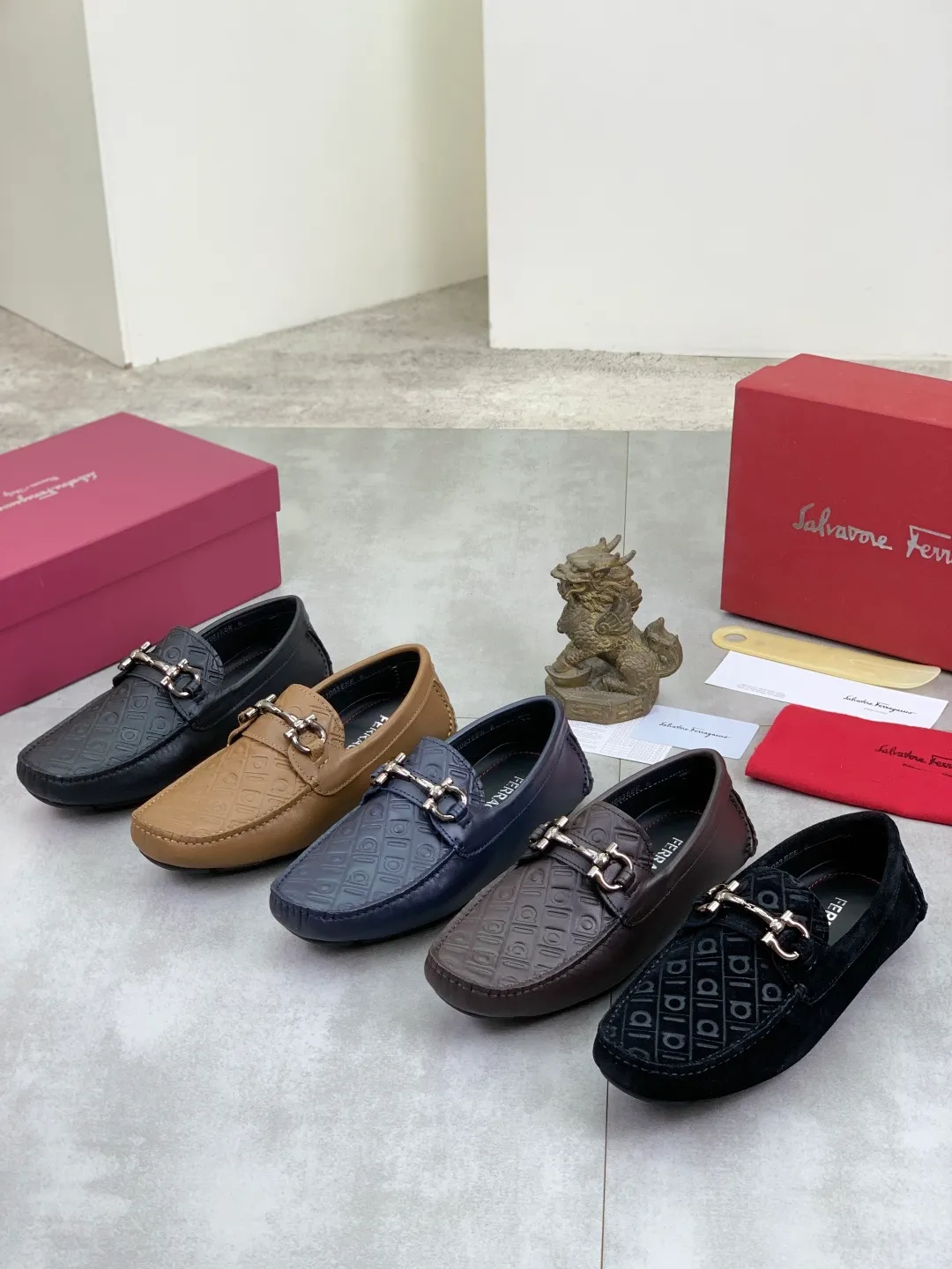 Men's shoes 💰P542 New model, high quality [Ferragamo/Ferragamo] Latest lazy slip-on shoes Original imported calfskin, imported cowhide lining + original luxury metal buckle + original combination outsole Comparison without pressure Code number: 38-45